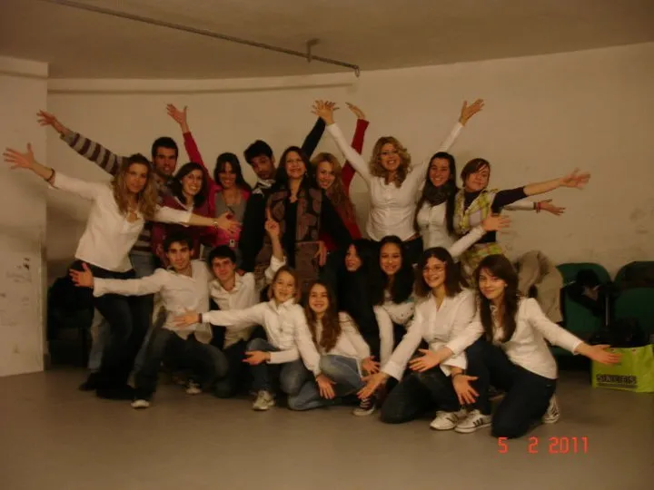 Gli allievi di Note di Classe Roma in posa a braccia aperte